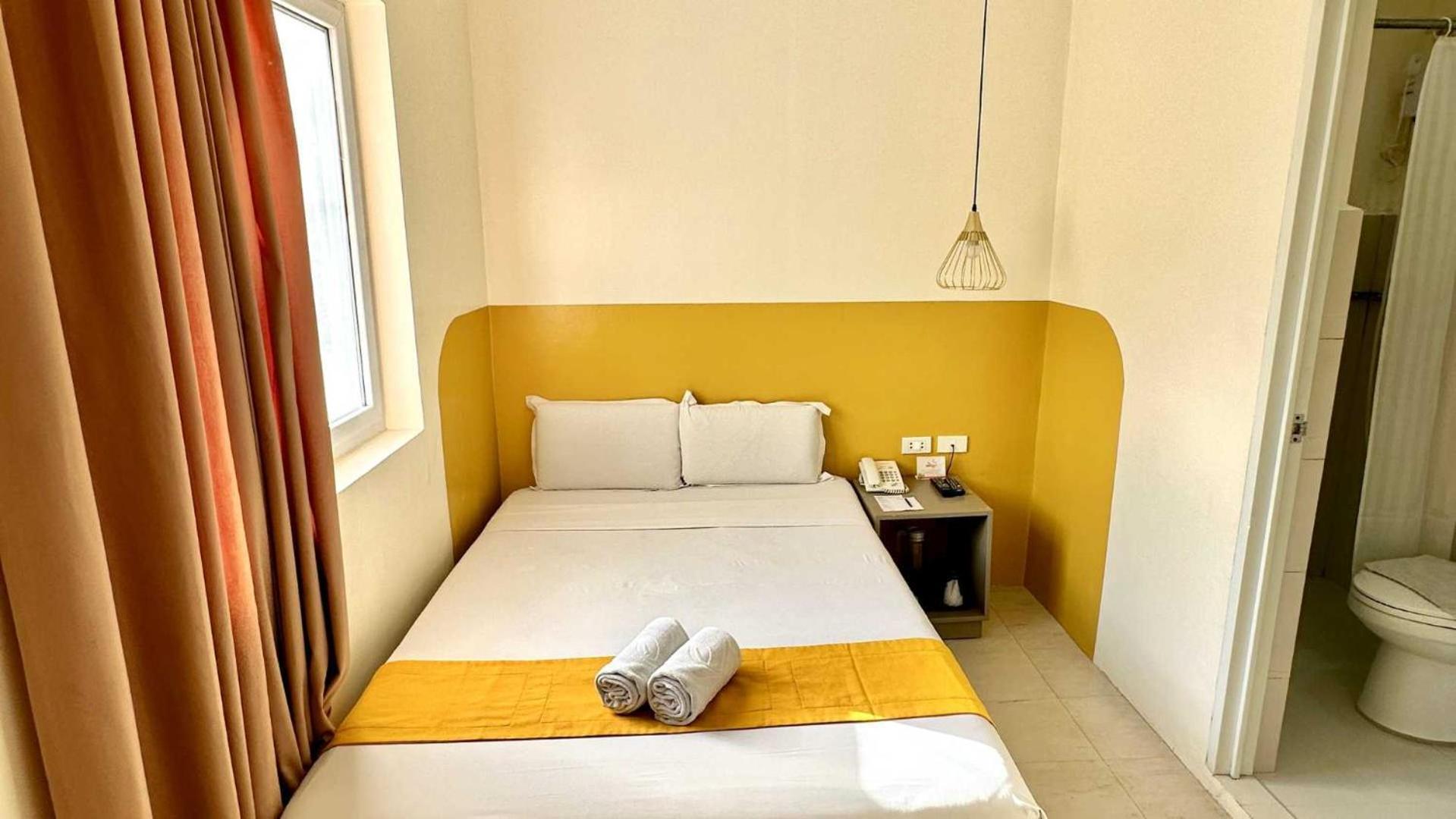 Travelbee Capitol Inn セブ市 エクステリア 写真