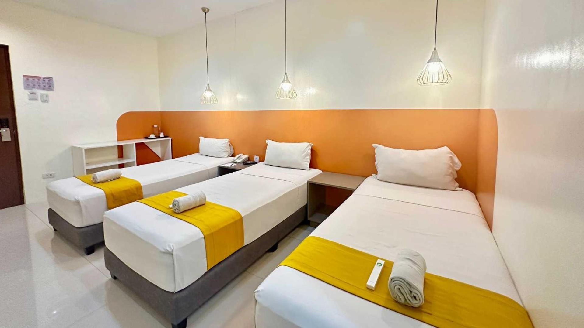 Travelbee Capitol Inn セブ市 エクステリア 写真