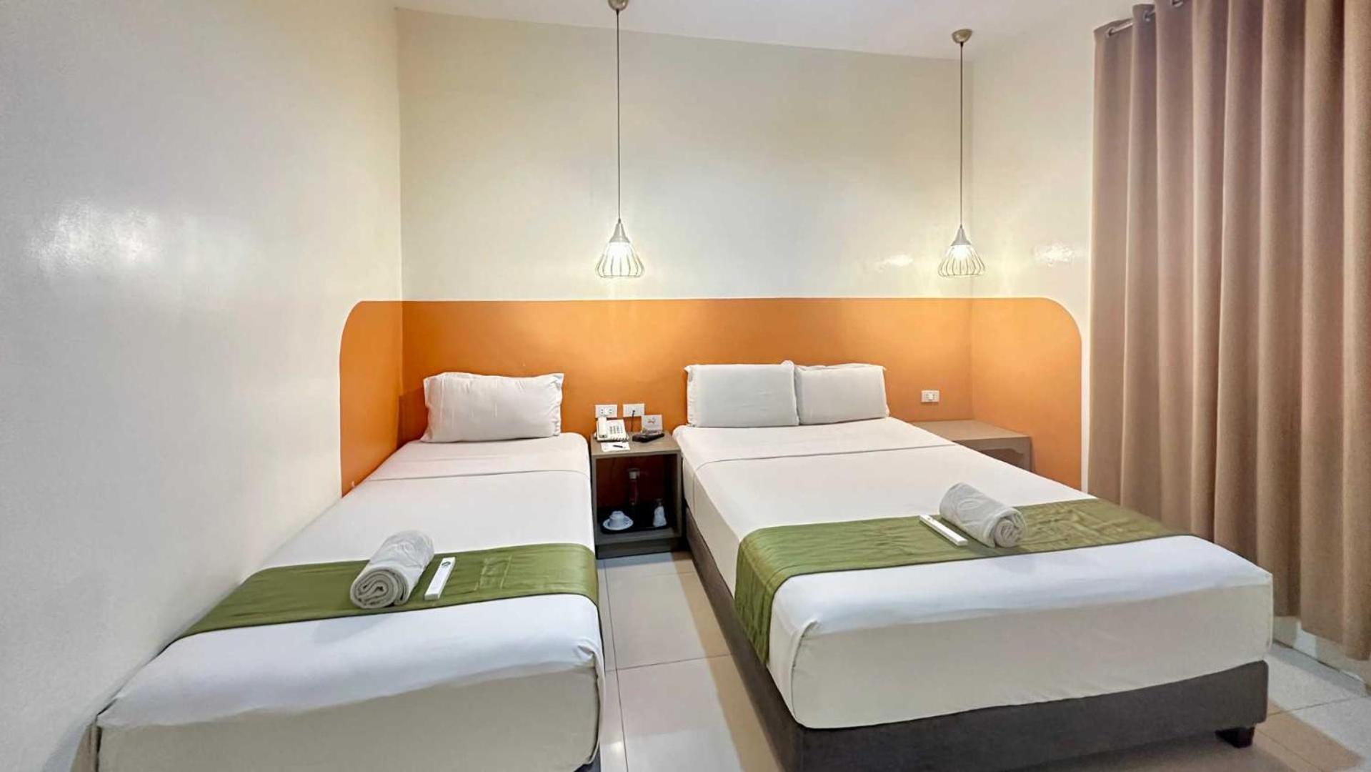 Travelbee Capitol Inn セブ市 エクステリア 写真