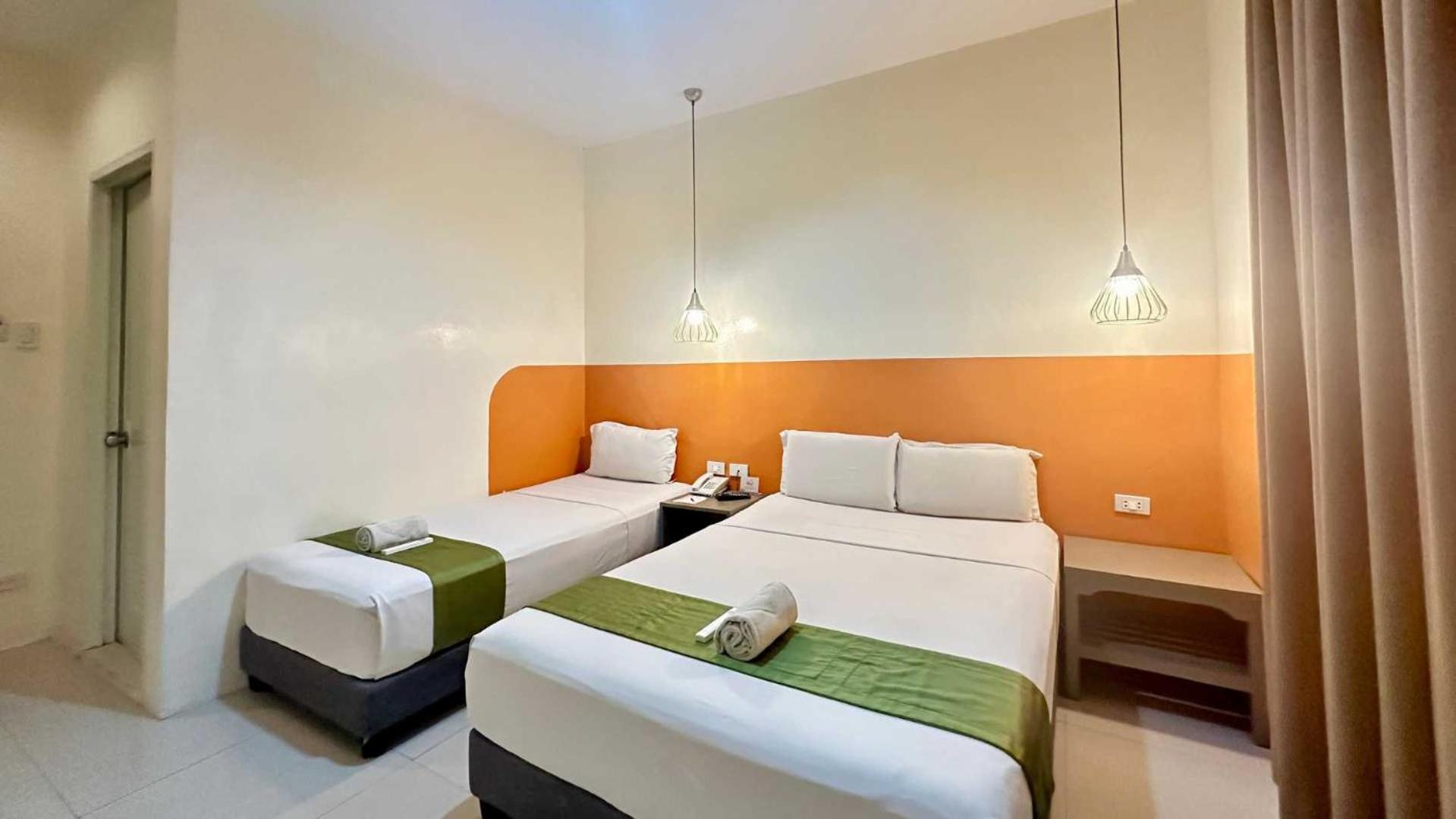 Travelbee Capitol Inn セブ市 エクステリア 写真
